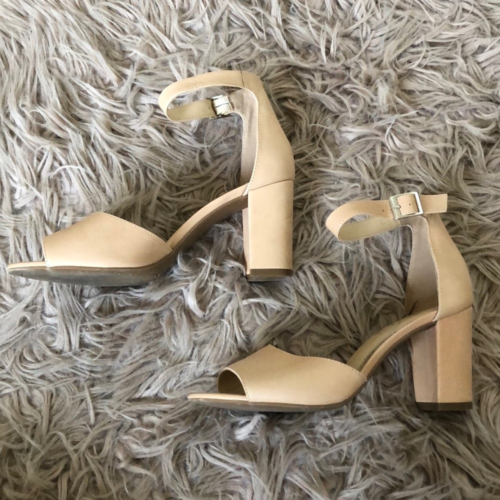 Jessica Simpson Nude Heels!